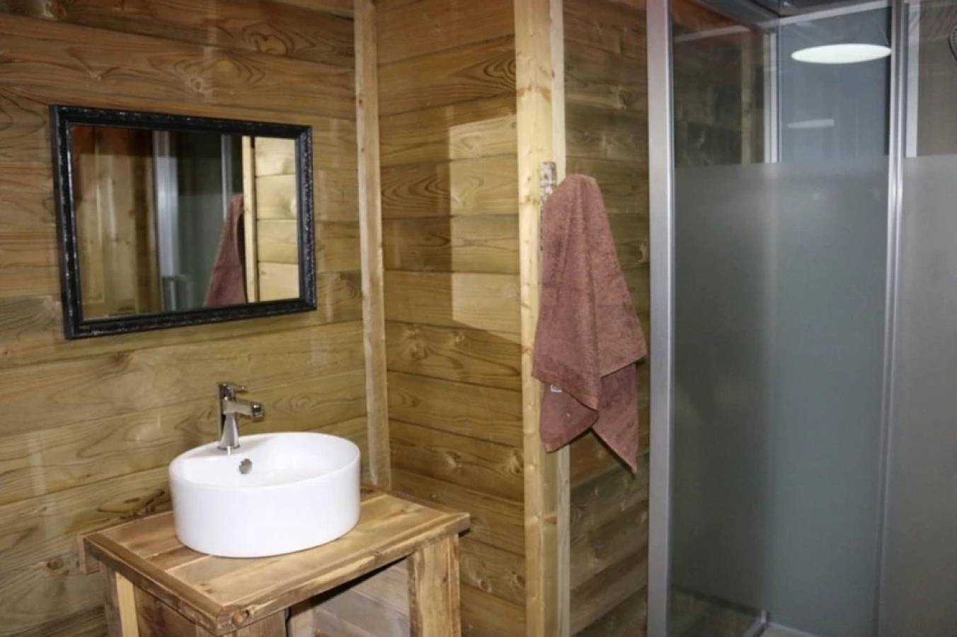 Zecamping piscine pet friendly locatif Bbq 40m2 6 pers in Saint-Constant, Aurillac en omgeving