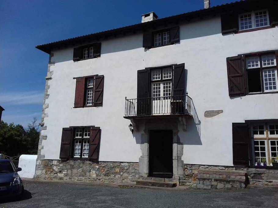 Appartement entier, Apartment with Terrace in Espelette, Région de Bayonne