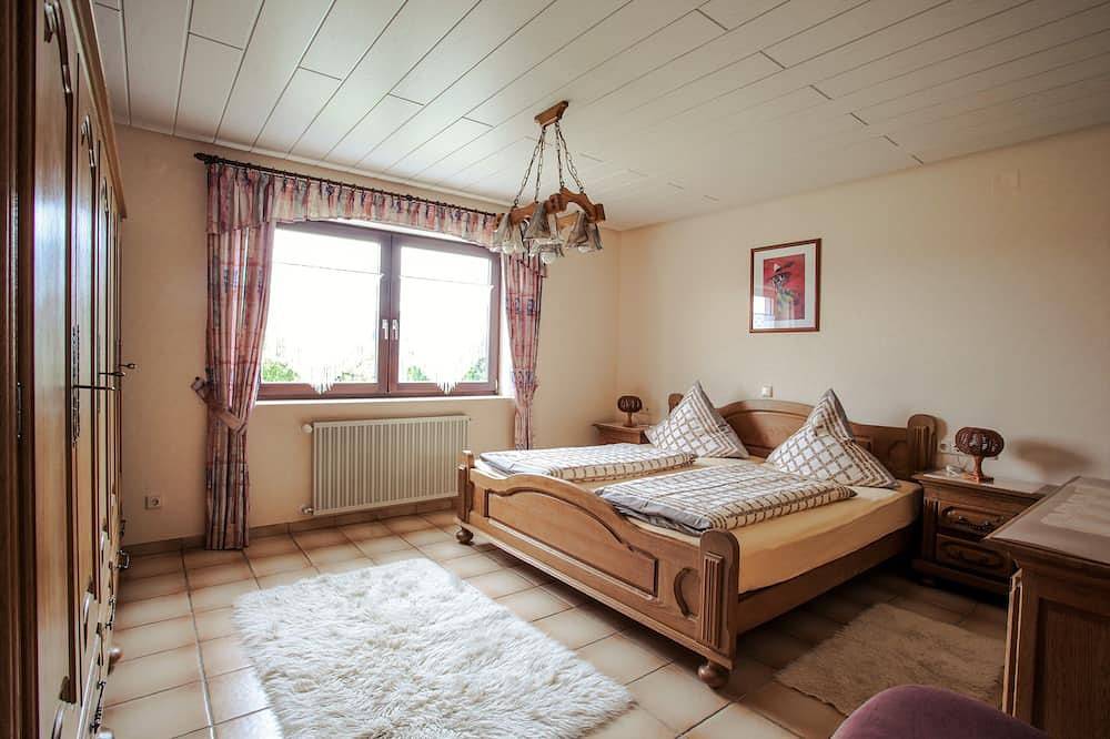 Ganze Wohnung, Große, geschmackvoll eingerichtete  Ferienwohnung in Tholey, Saar-Nahe-Bergland