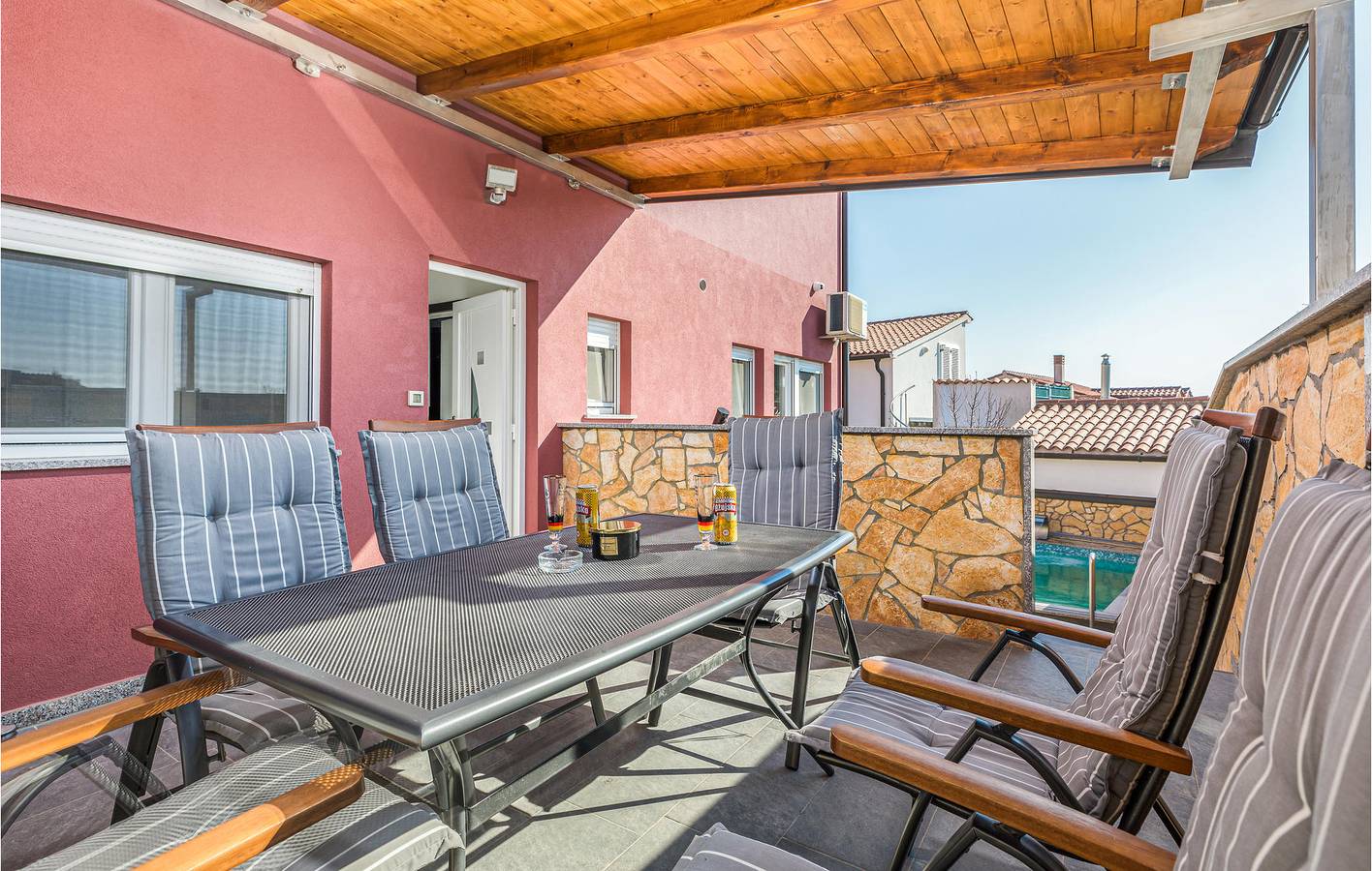 Gemütliche 1-Zimmer-Wohnung mit Terrasse, in der Nähe des FKK-Strandes in Barbariga, Südküste Istrien