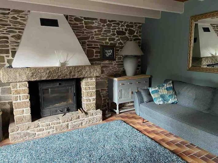Gîte pour 6 personnes, avec jardin et jacuzzi, animaux acceptés à Kergrist-Moëlou