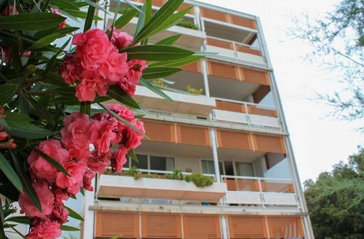 Ferienwohnung für 4 Personen, mit Terrasse und Pool sowie Ausblick in Marina di Pietrasanta