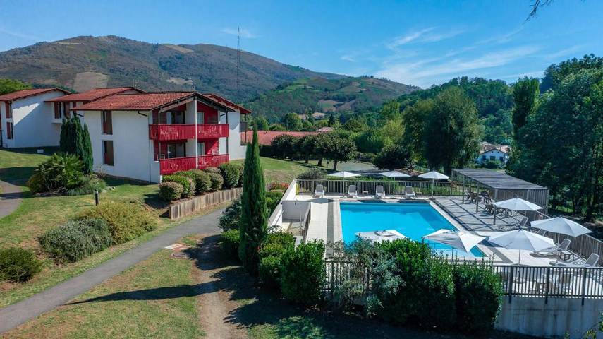 Parc de vacances pour 4 personnes, avec jardin et piscine au Pays basque - 2