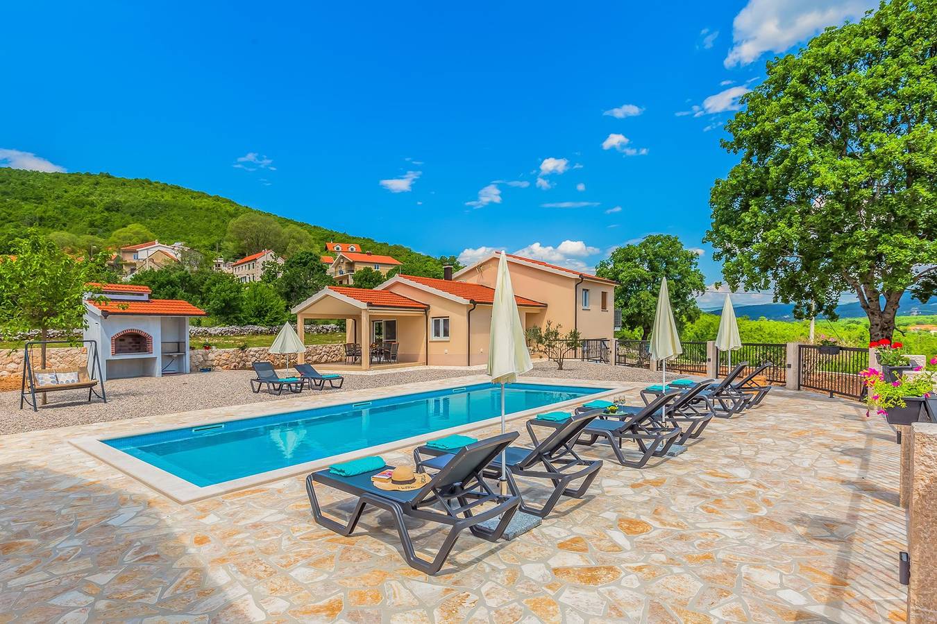 Villa Patria mit Medienraum, beheiztem Privatpool, Sommerküche, Fitnessraum in Makarska Riviera