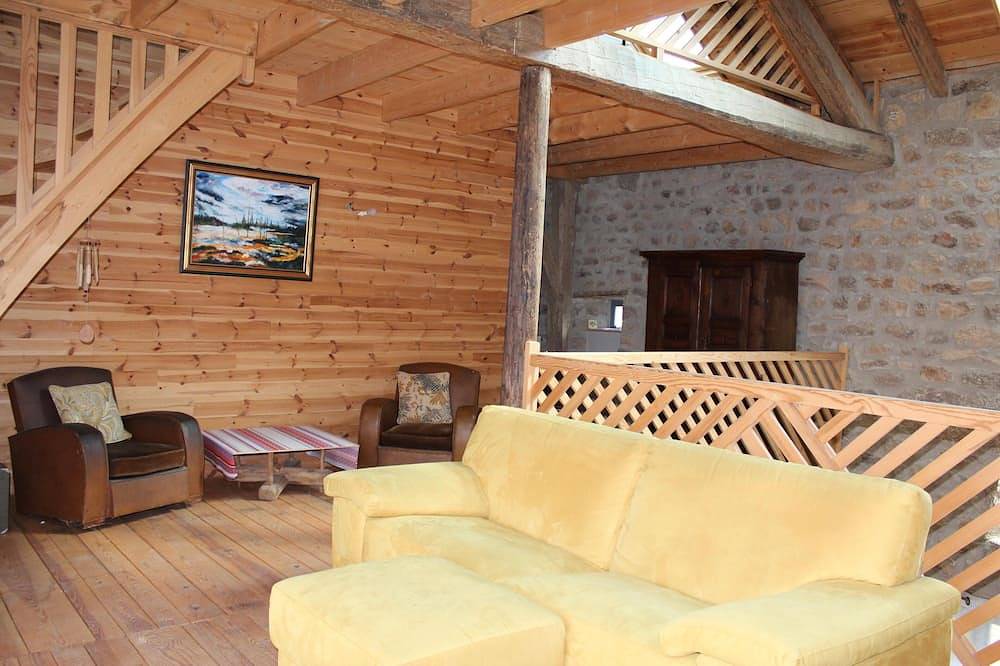 Maison de famille, ferme Lozèrienne rénovée, au calme et activités pleine nature in Blavignac, Région de Mende