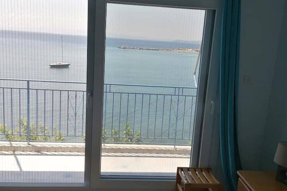 Entire apartment, \"Philoxenia\" ( Sea front apartment in Glossa, Sporades