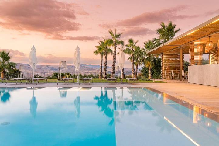 Bungalow for 2 people, with sauna and hot tub as well as pool and garden in Sicily