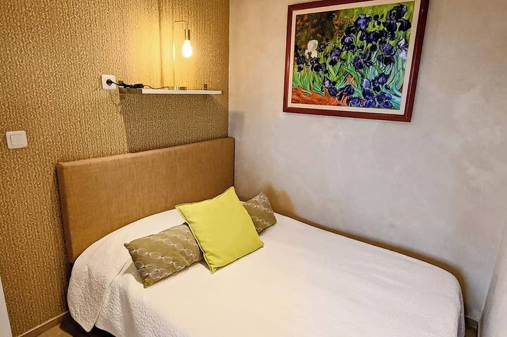 Ganze Wohnung, Klimatisiertes Apartment mit direktem Zugang zum Strand und außergewöhnlichem Meerblick in Bormes-les-Mimosas, Parc national Port-Cros
