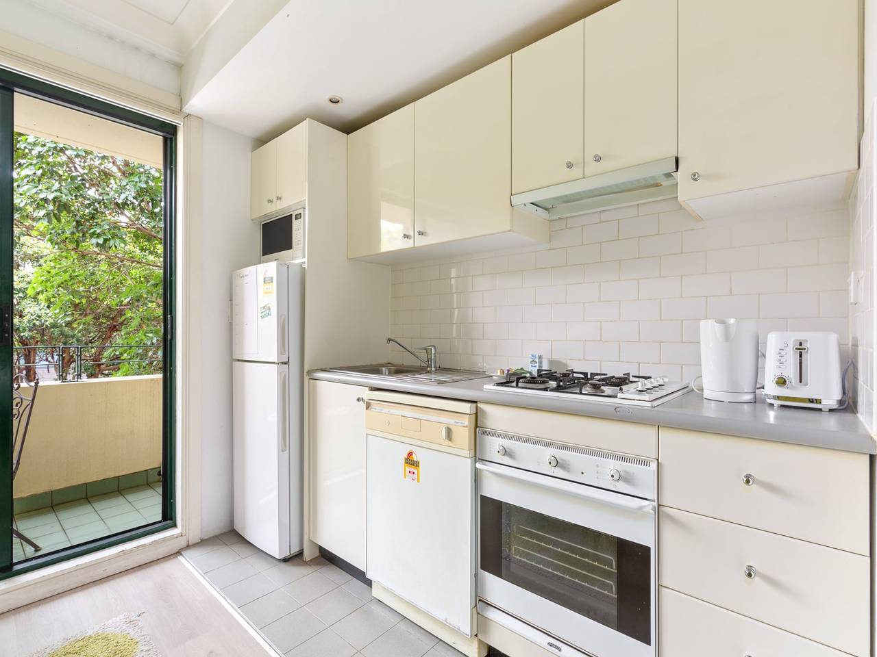 Entire studio, Serene Studio with Balcony in Prime Location in Sydney, New South Wales