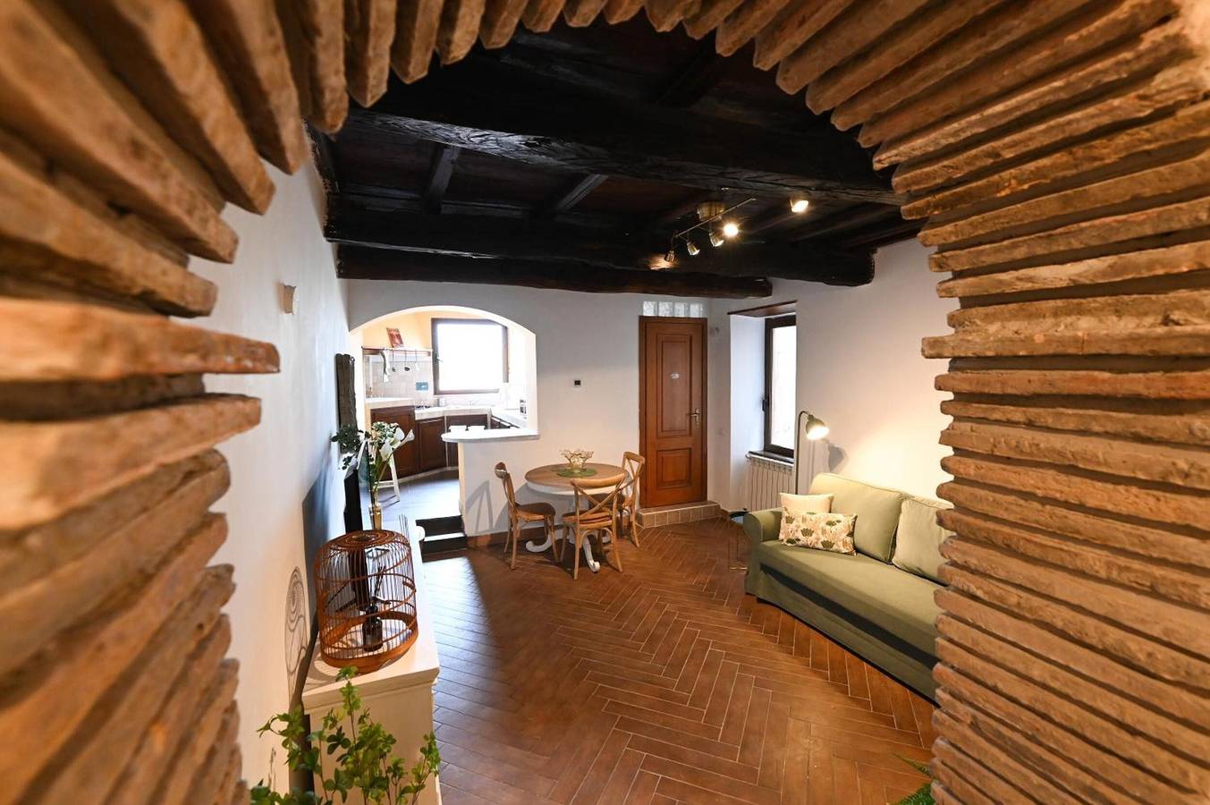 Ganze Wohnung, La Casa del Nocciolo Capranica – Stilvolles Apartment im Herzen der Altstadt in Capranica, Viterbo Provinz