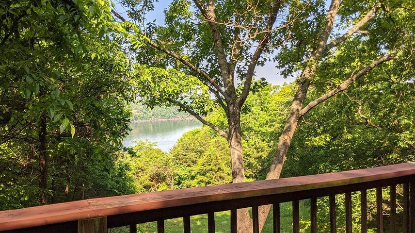 Vacation rental for 13 people, with balcony in Table Rock Lake