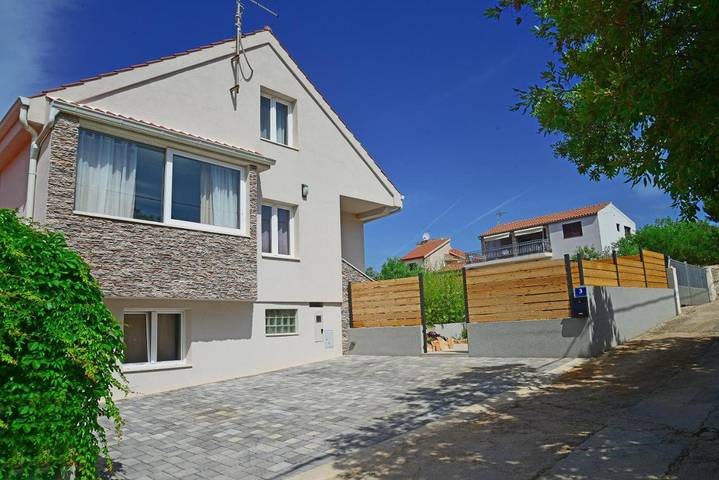 Villa pour 8 personnes, avec vue ainsi que jardin et piscine à Maslinica - 2