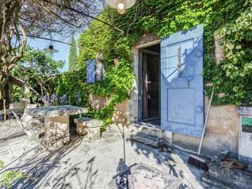 Gîte pour 4 personnes, avec jardin ainsi que terrasse et piscine à Oppède