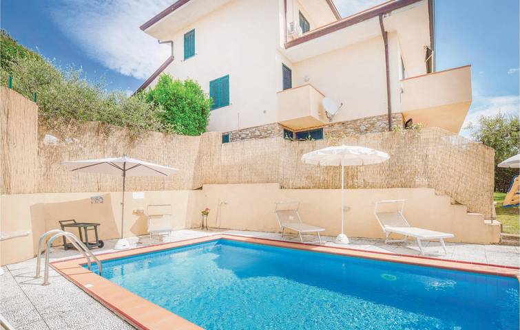 Meerblick 120 Apartment w/ Pool, Parkplatz & AC! in Massarosa, Italienische Riviera