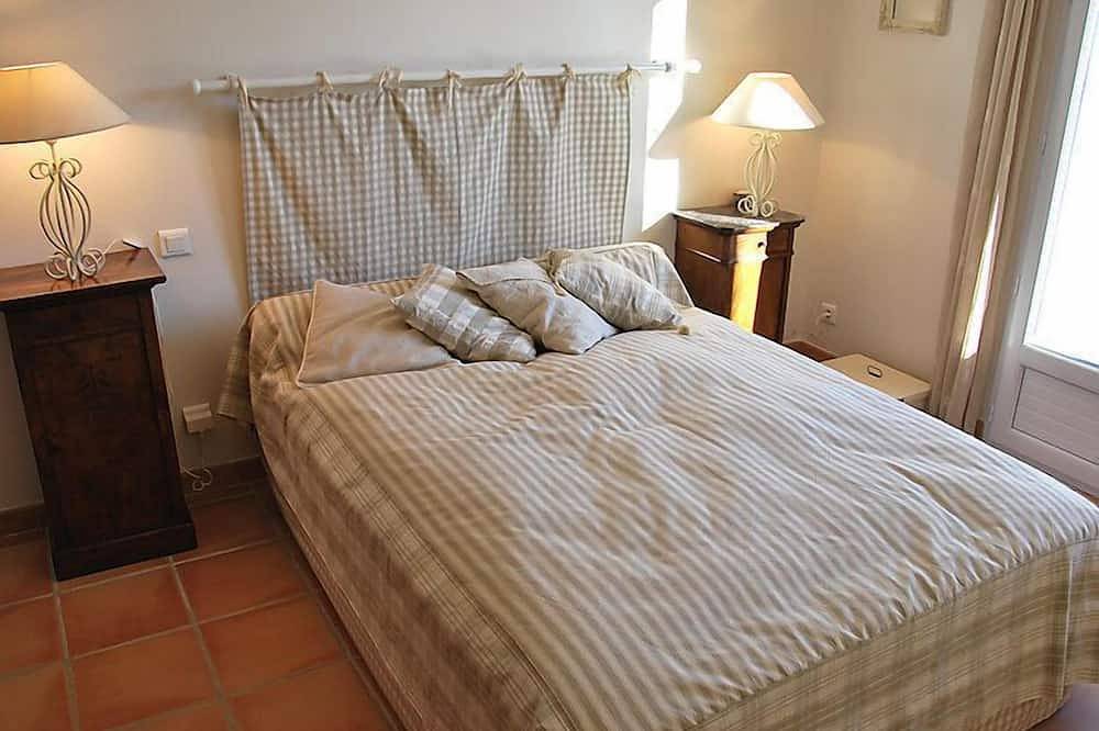 Clos Saint Joseph by Interhome in Lagnes, Parc naturel régional du Luberon