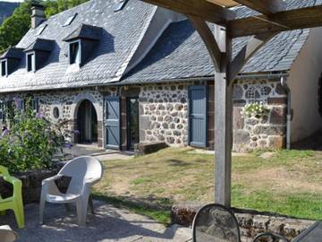 Gîte pour 4 personnes, avec jardin à Mandailles-Saint-Julien
