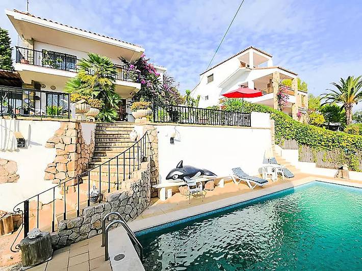 Chalet para 12 personas, con jardín y piscina en Bajo Penedés
