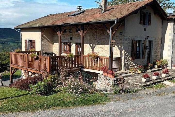 Gîte pour 8 personnes, avec Jacuzzi ainsi que Terrasse et Jardin
