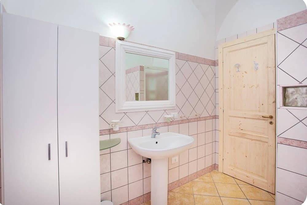 Villa mit privatem Pool, großer Liegewiese, alle mit Meerblick. in Orosei, Nuoro Provinz