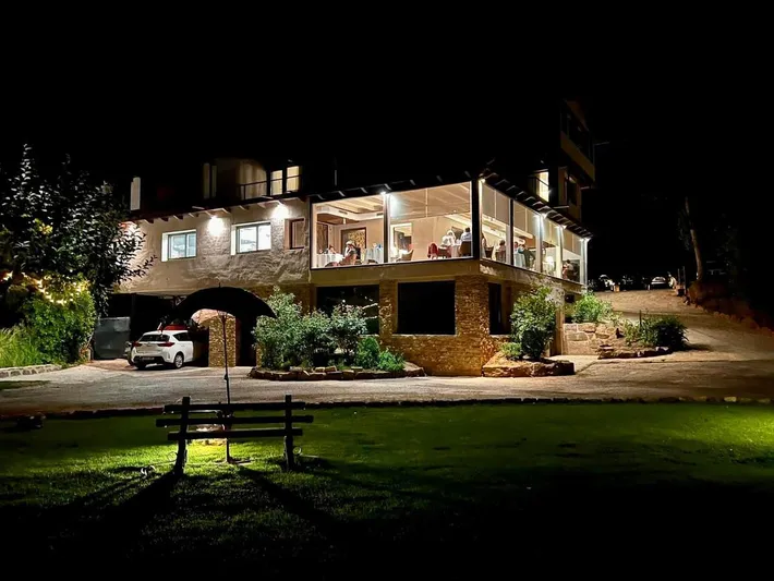 Hotel for 3 people, with garden and view - 1