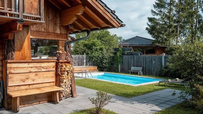 Ferienhaus für 4 Personen, mit Pool und Balkon sowie Sauna und Garten im Berchtesgadener Land