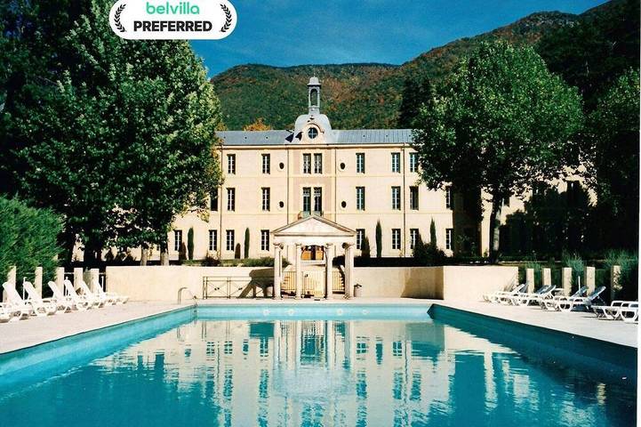 Gîte pour 2 personnes, avec terrasse et piscine à Montbrun-les-Bains