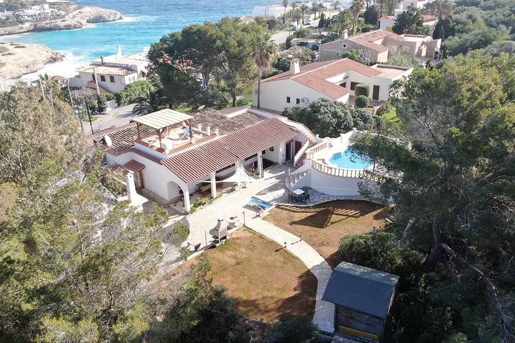 Ferienhaus für 8 Personen, mit Balkon und Whirlpool sowie Terrasse und Garten in Calas de Mallorca