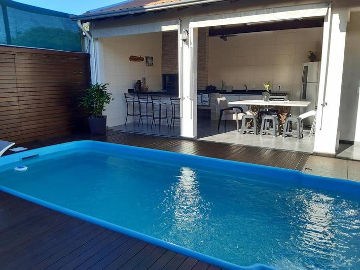 Casas e apartamentos de temporada para 13 pessoas, com piscina e vista e ainda jardim, com animais de estimação em Penha