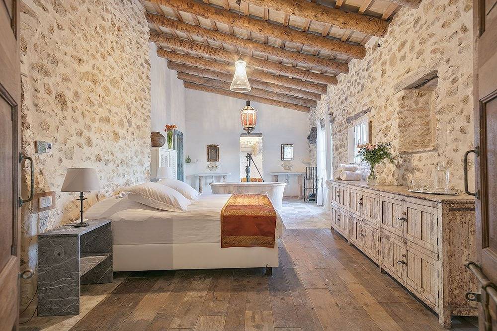 Exquisitely renovated 2500sqm Typical Catalan Villa in the heart of Natural Park in Olivella, Garraf