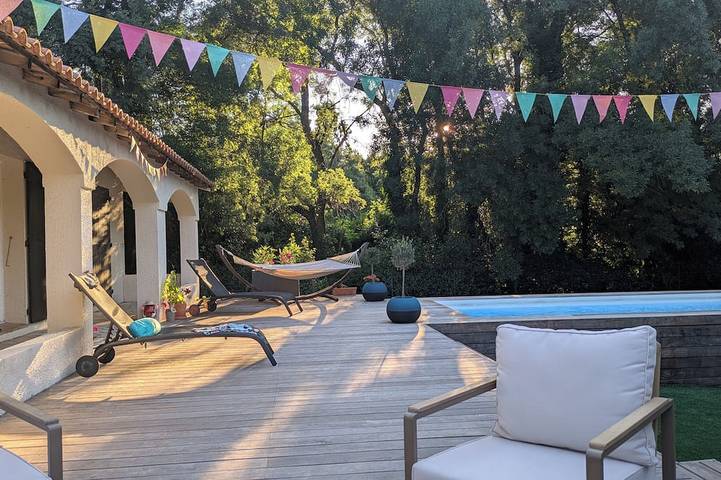Maison avec piscine au cœur du Parc de la Sainte‑Baume in La Roquebrussanne, Région de Brignoles