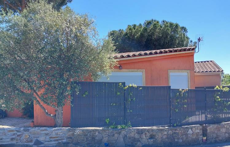 Gîte pour 4 personnes, avec piscine et terrasse - 1