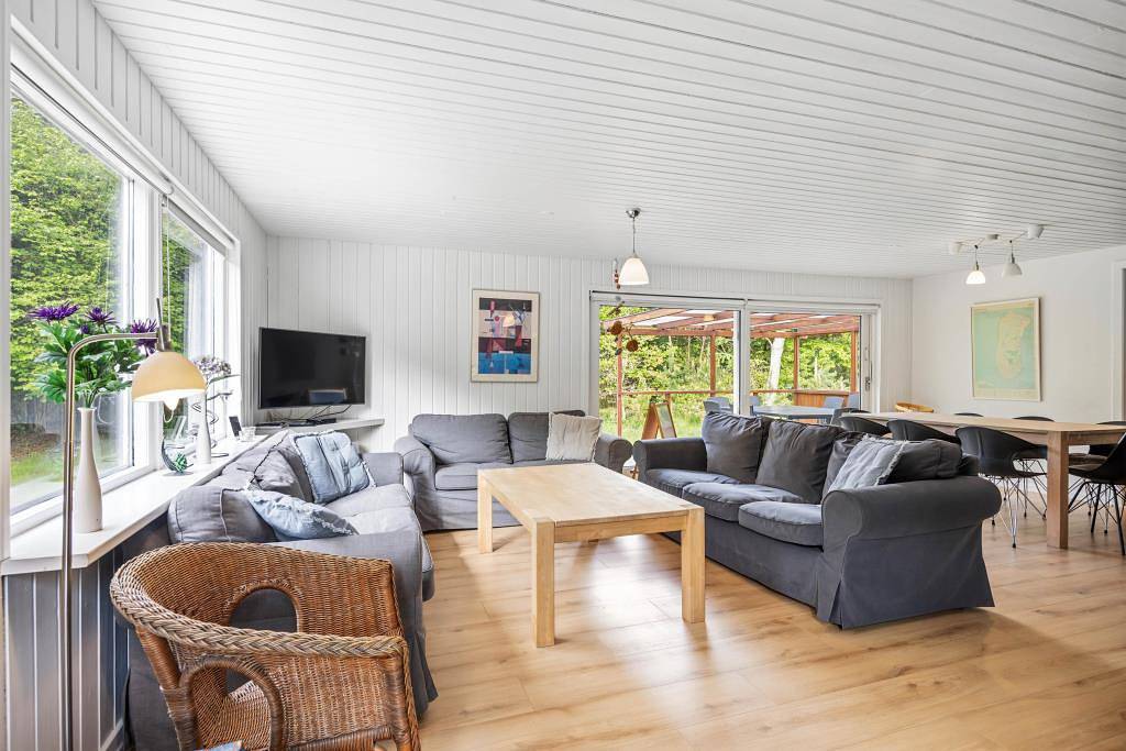 Großes Holzhaus mit Whirlpool und Sauna  in Sønderstrand, Havneby