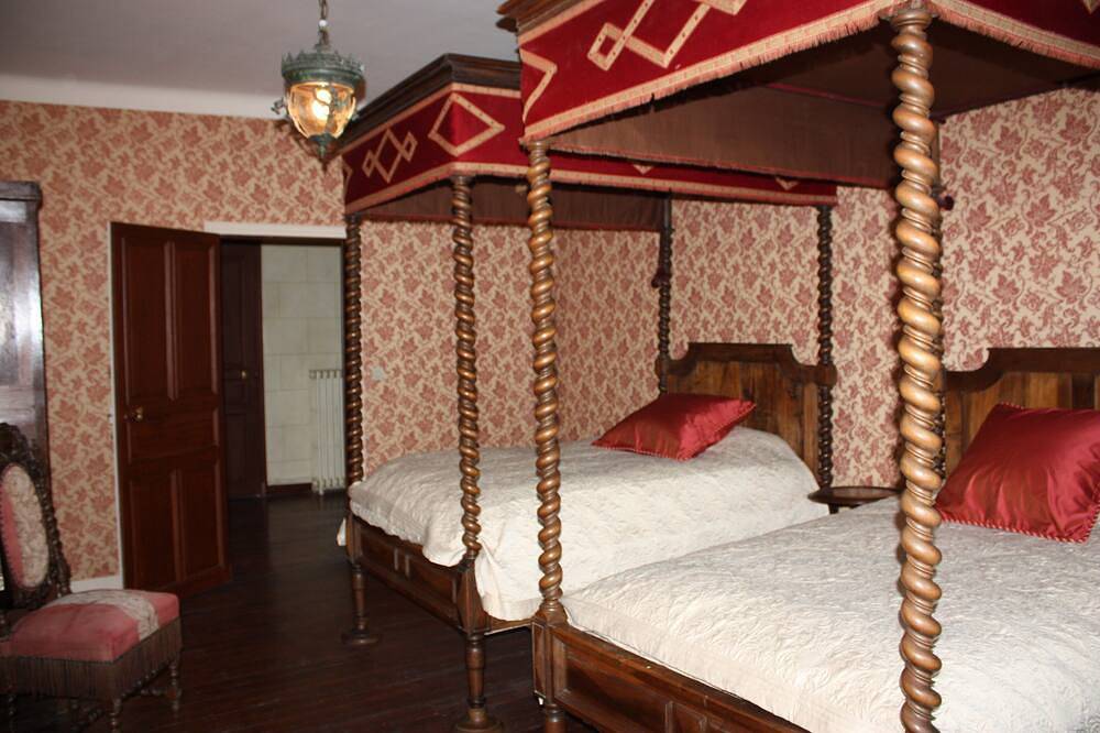 Vivre Comme La Royauté Dans Un Chateau Du 18ème Siecle Restaure Au Coeur De La Loire in Vezins, Région de Cholet