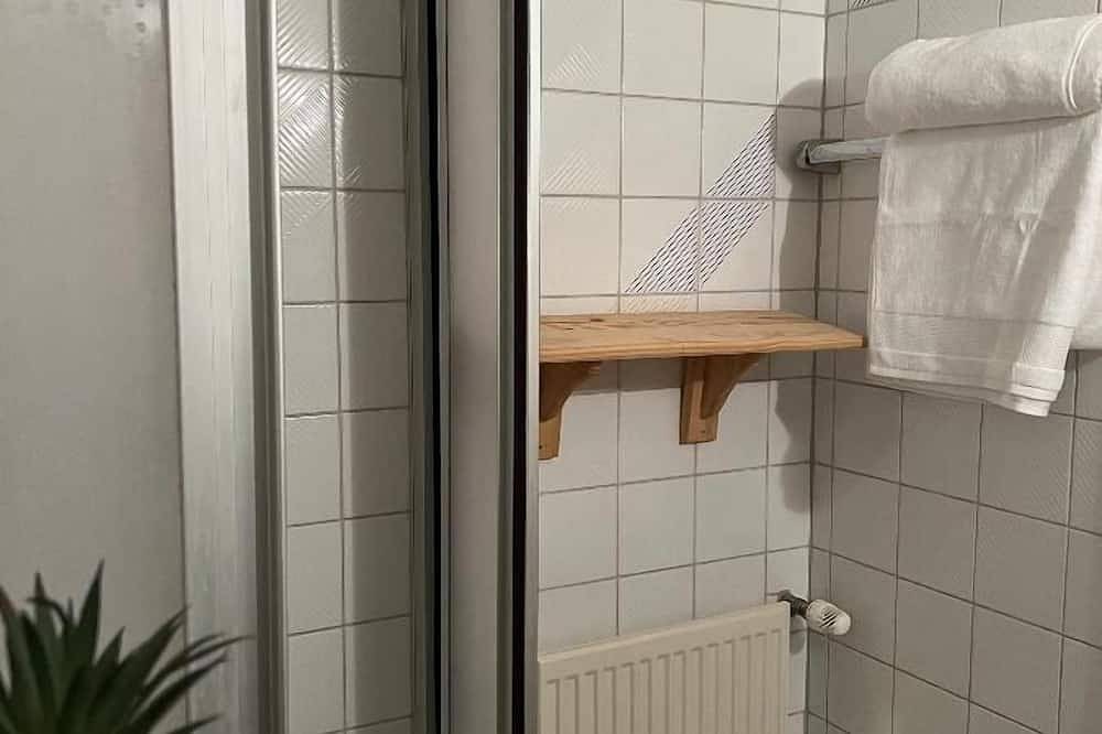 Ganze Wohnung, Schönes Doppelzimmer mit Balkon in Steinsfeld, Taubertal