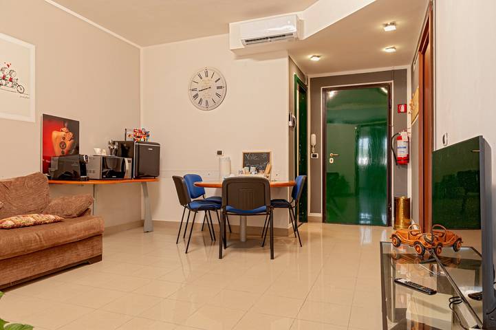 Camera 'Valle Benedetta' con Wi-Fi e aria condizionata in Collesalvetti, Costa degli Etruschi