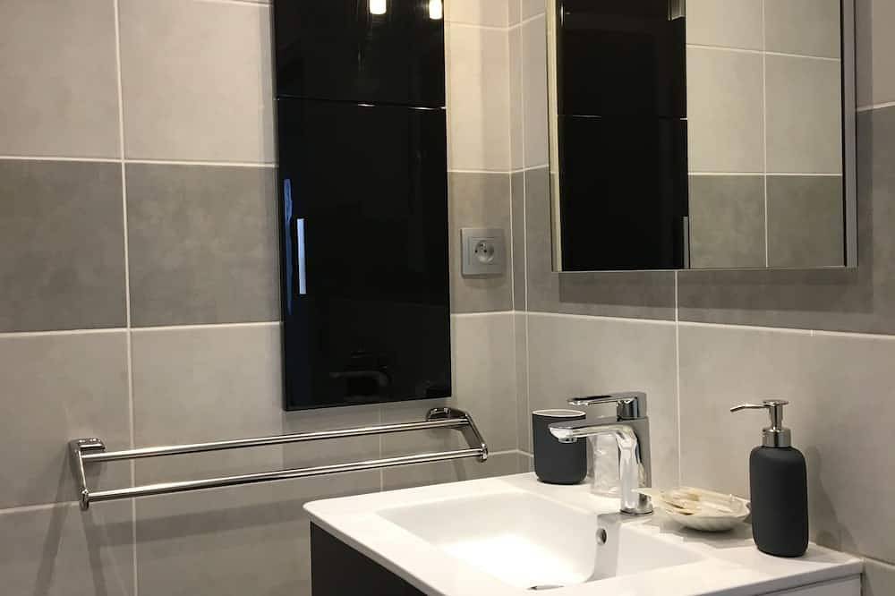 Appartement entier, Joli studio 17 m² équipé avec piscine et jardin in Die, Parc naturel régional du Vercors