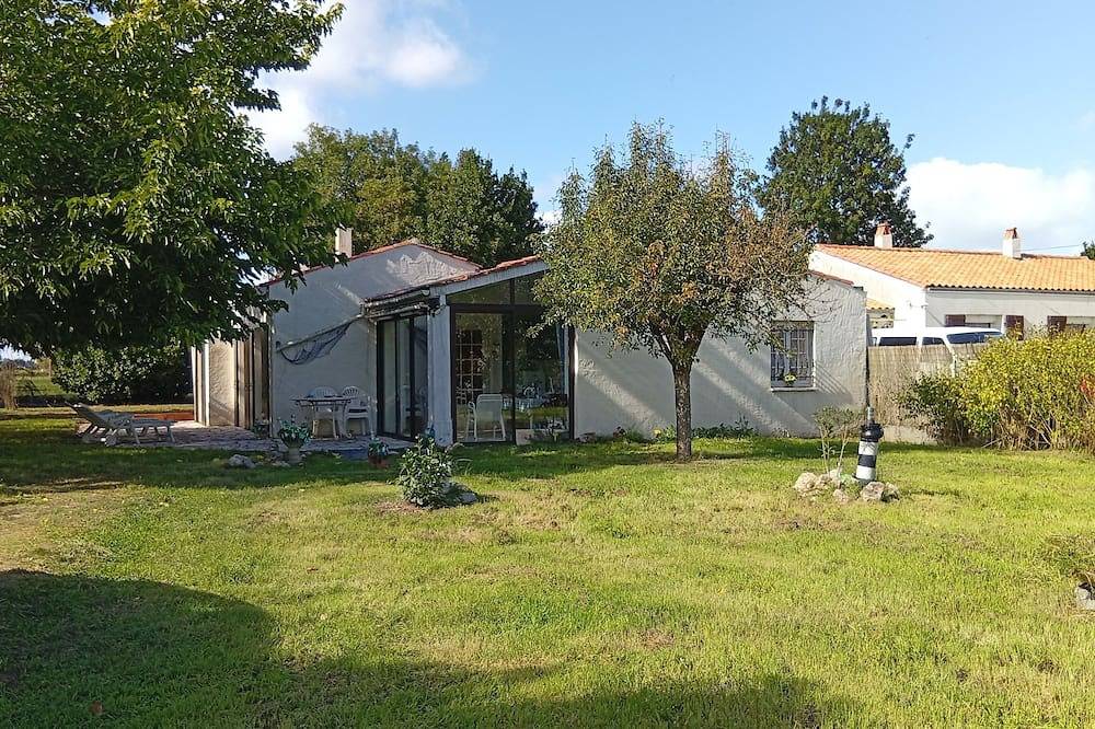 Ile d'Oléron Maison 5pers.Grd jardin arboré.1,5km Port Cotinière 2chambres. in La Cotinière, Saint-Pierre-d'Oléron