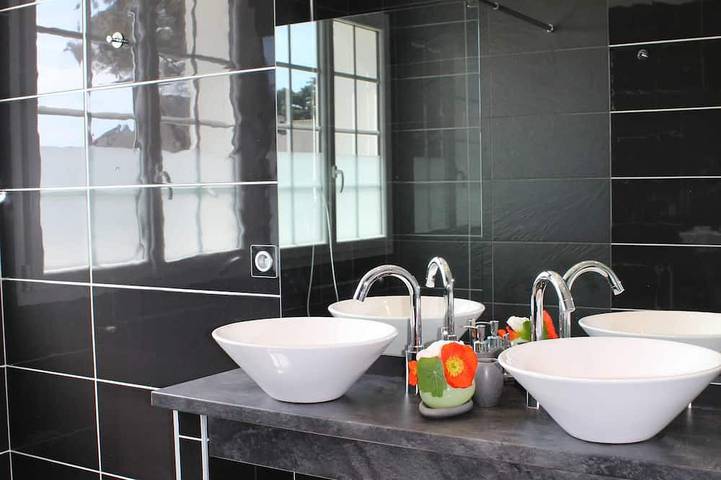 Location de vacances pour 6 personnes, avec jardin ainsi que jacuzzi et sauna dans Plage Vougot Plouguerneau - 4