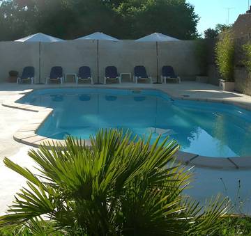 Gîte pour 2 personnes, avec terrasse ainsi que piscine et jardin dans Centre-Val de Loire