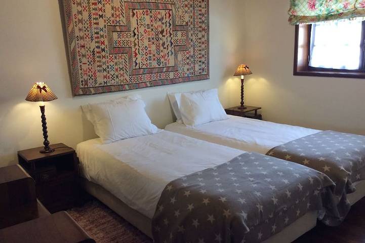 Location de vacances pour 10 personnes, avec terrasse et jardin dans Árvore - 4