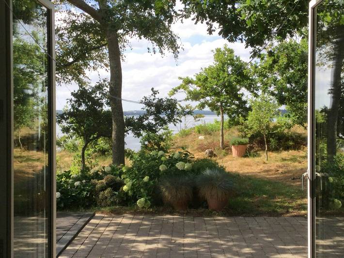 Architektonisch gestaltetes Haus mit Aussicht und Privatstrand in Limfjord in Westjütland