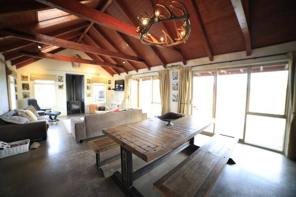 Raspberry Hut, Huge Spaces & Panoramic Views in Ben Ohau, Mackenzie District