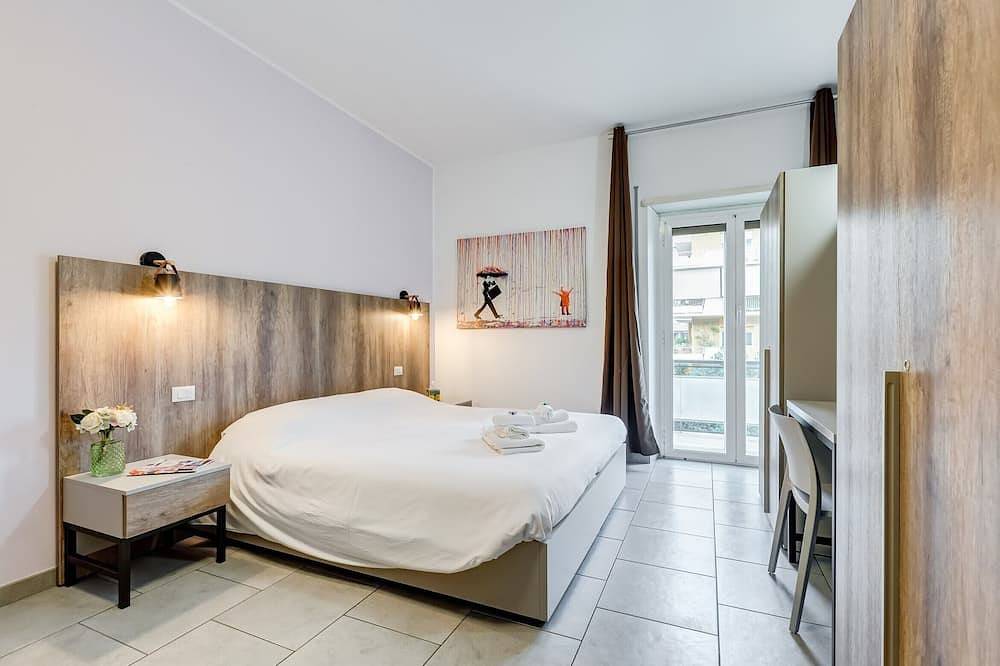 Elegant Room, newly renovated, opposite Metro line A near St. Peter's in Rome, Rome Province