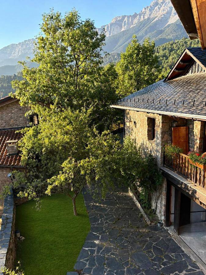 Casa rural para 10 personas, con Balcón y Jacuzzi además de Terraza y Jardín en Alto Urgel