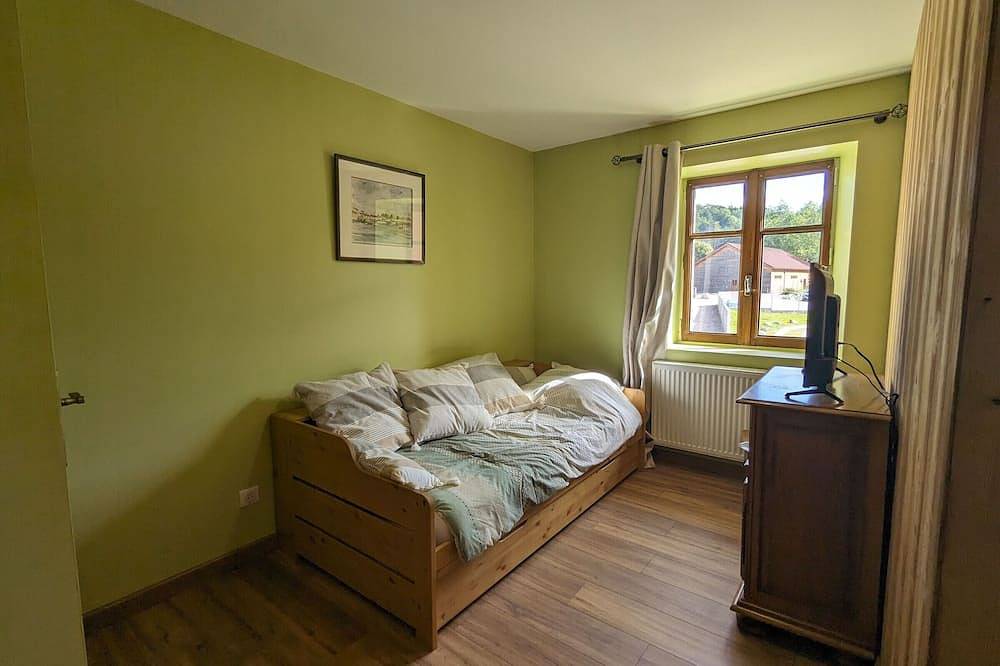 Air-conditioned family room with garden access in Rehaupal, Saint-Dié-des-Vosges
