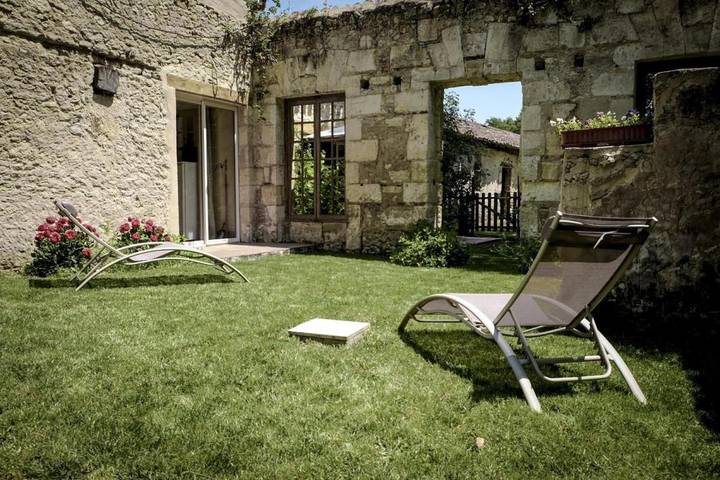 Location de vacances pour 4 personnes, avec jardin et terrasse à Saint-Ciers-d'Abzac - 4