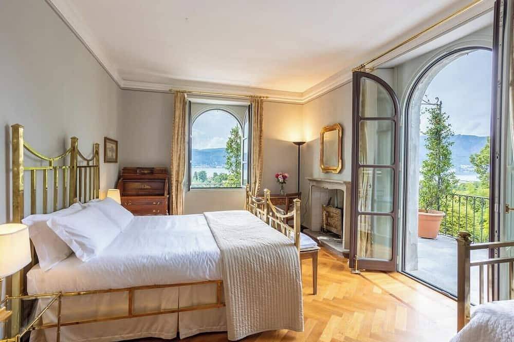 Villino San Remigio - 9 Bedrooms 18 Pax in Verbania, Comune di Verbania