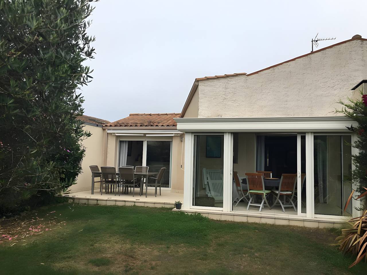Ferienhaus „La Bleuette“ mit Terrasse, privatem Garten und Wlan in La Brée-les-Bains, Côte de Beauté