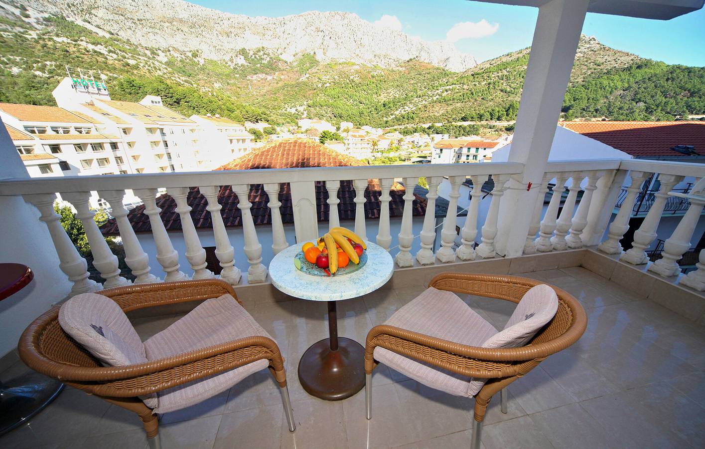 Ganze Ferienwohnung, Apartment mit Meerblick, Terrasse, WLAN, Klimaanlage und Parkplatz in Drvenik, Makarska Riviera