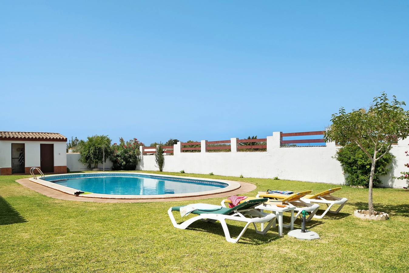 Villa 'Cruz del Sur' con piscina, jardín, 3 terrazas y Wi-Fi in Conil de la Frontera, Costa de la Luz